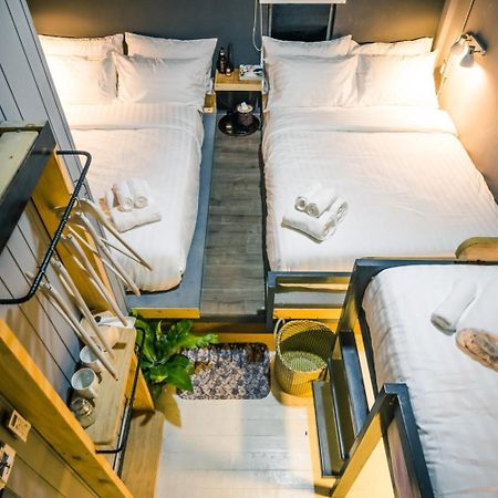 Zeds Hostel Банкок Екстериор снимка