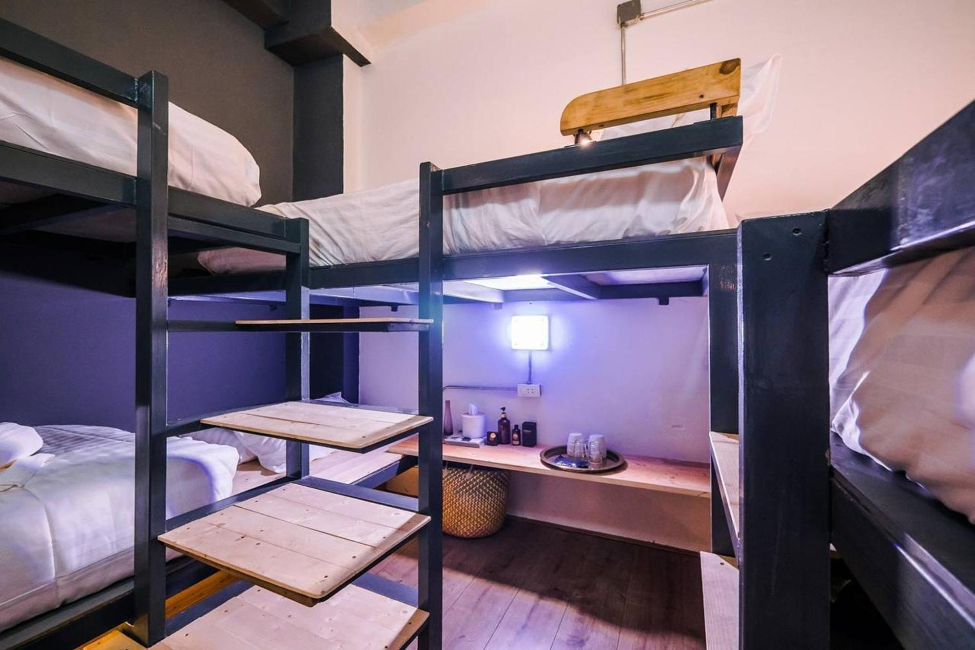 Zeds Hostel Банкок Екстериор снимка