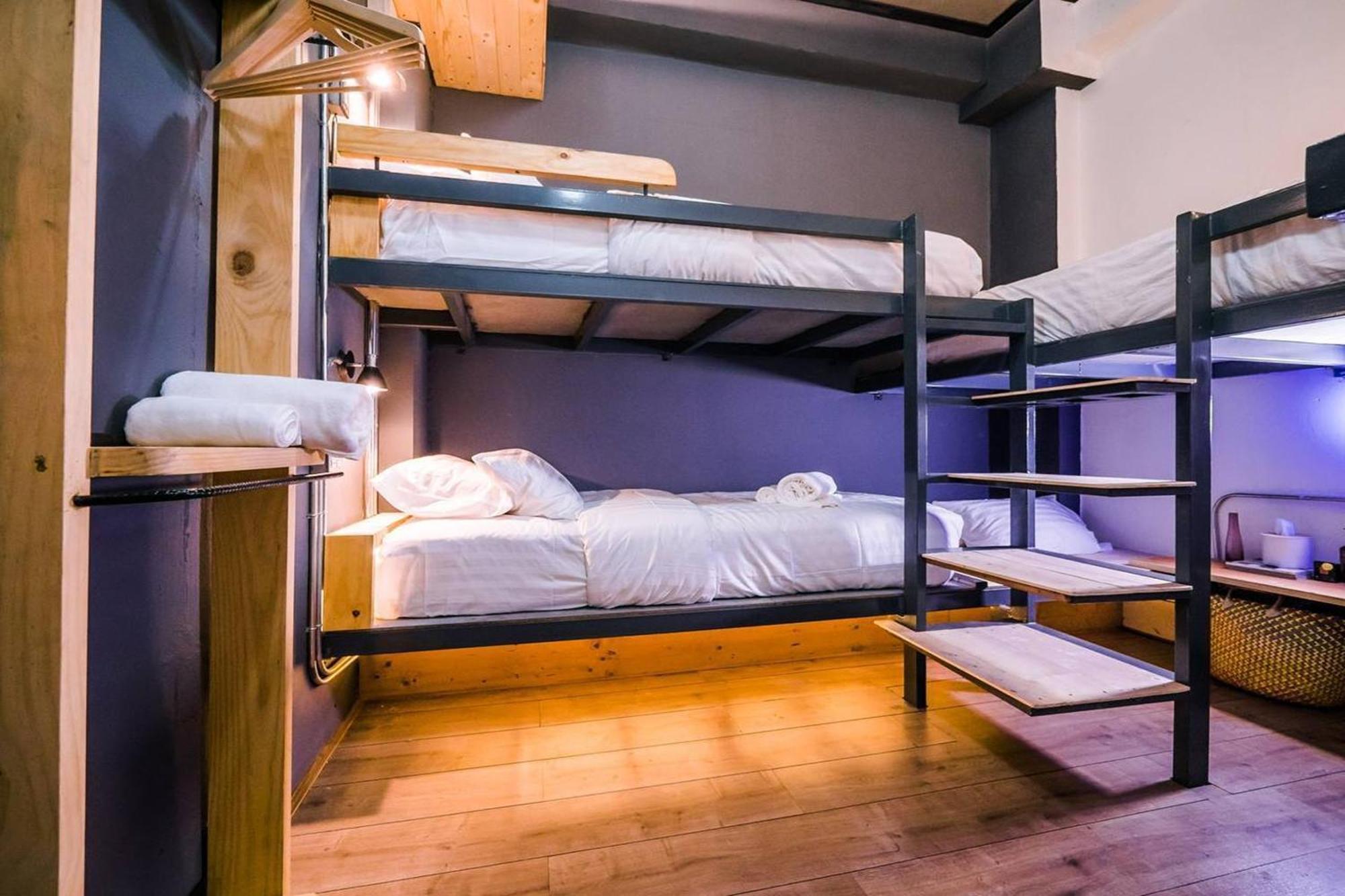 Zeds Hostel Банкок Екстериор снимка