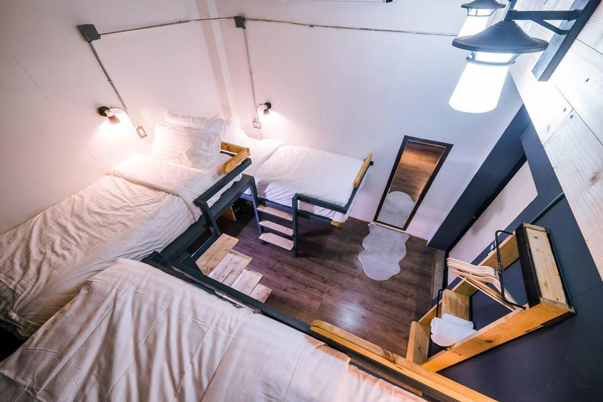 Zeds Hostel Банкок Екстериор снимка