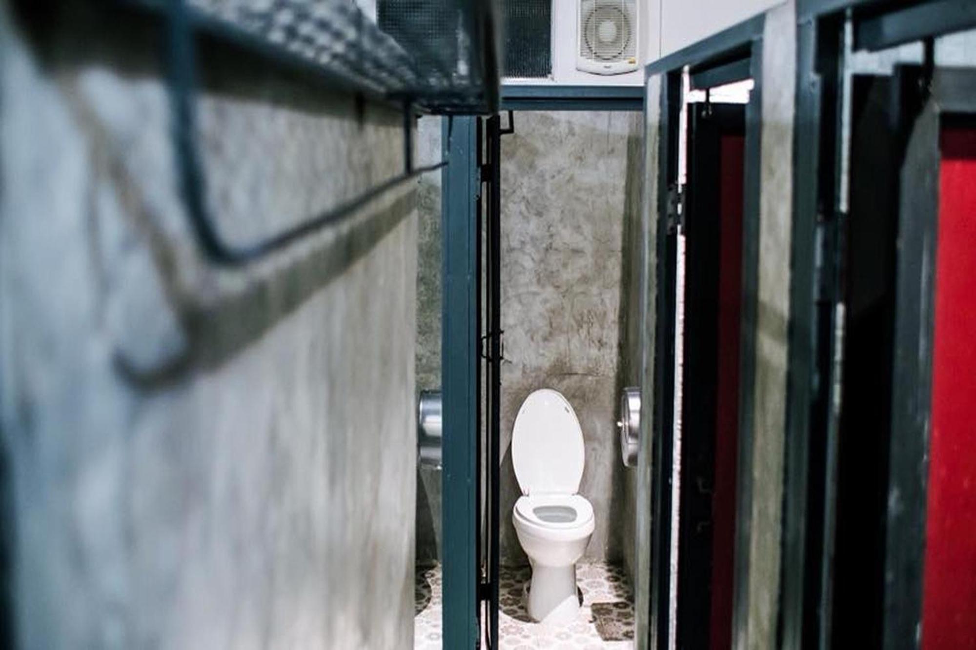 Zeds Hostel Банкок Екстериор снимка