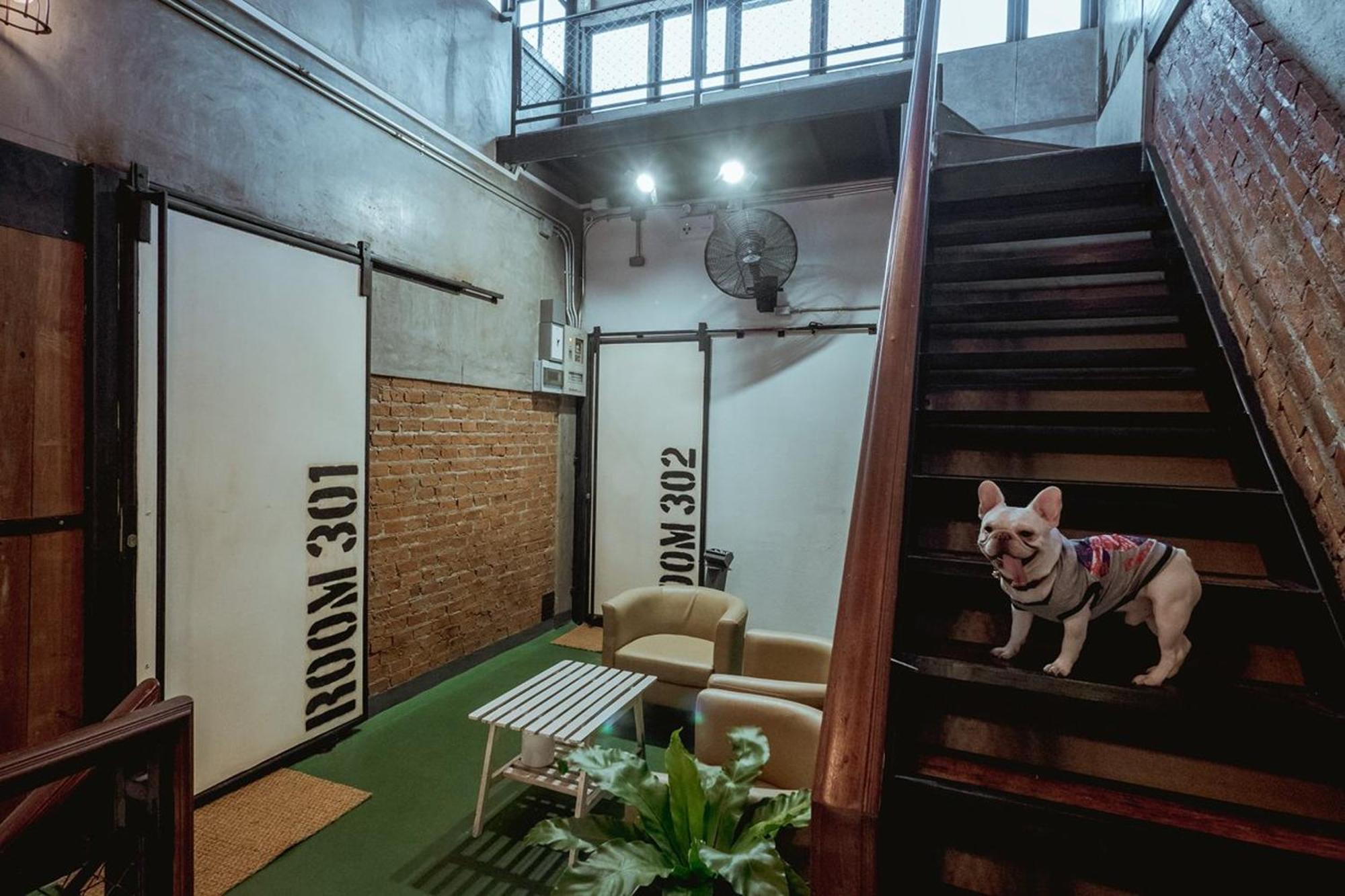 Zeds Hostel Банкок Екстериор снимка