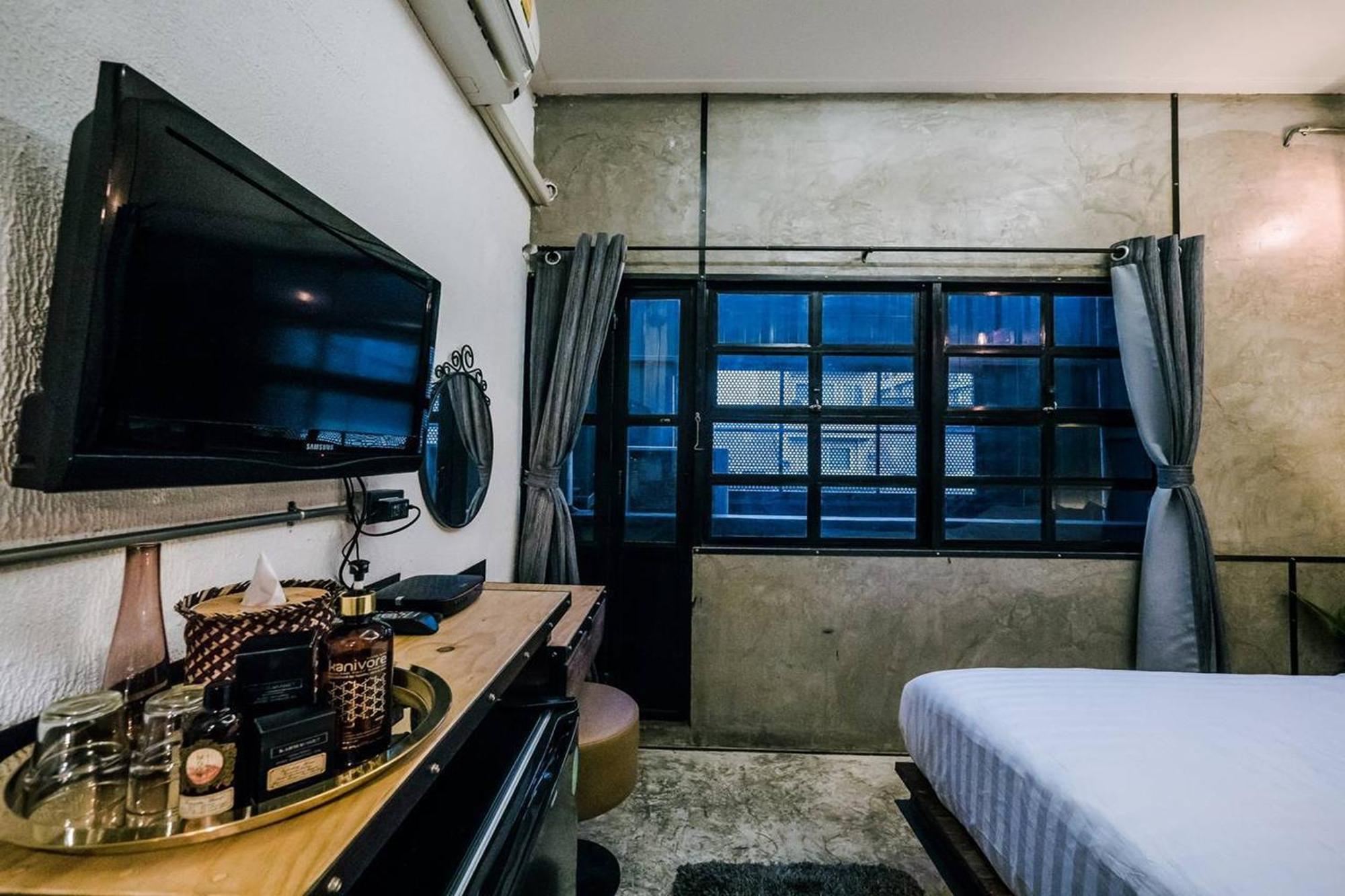 Zeds Hostel Банкок Екстериор снимка