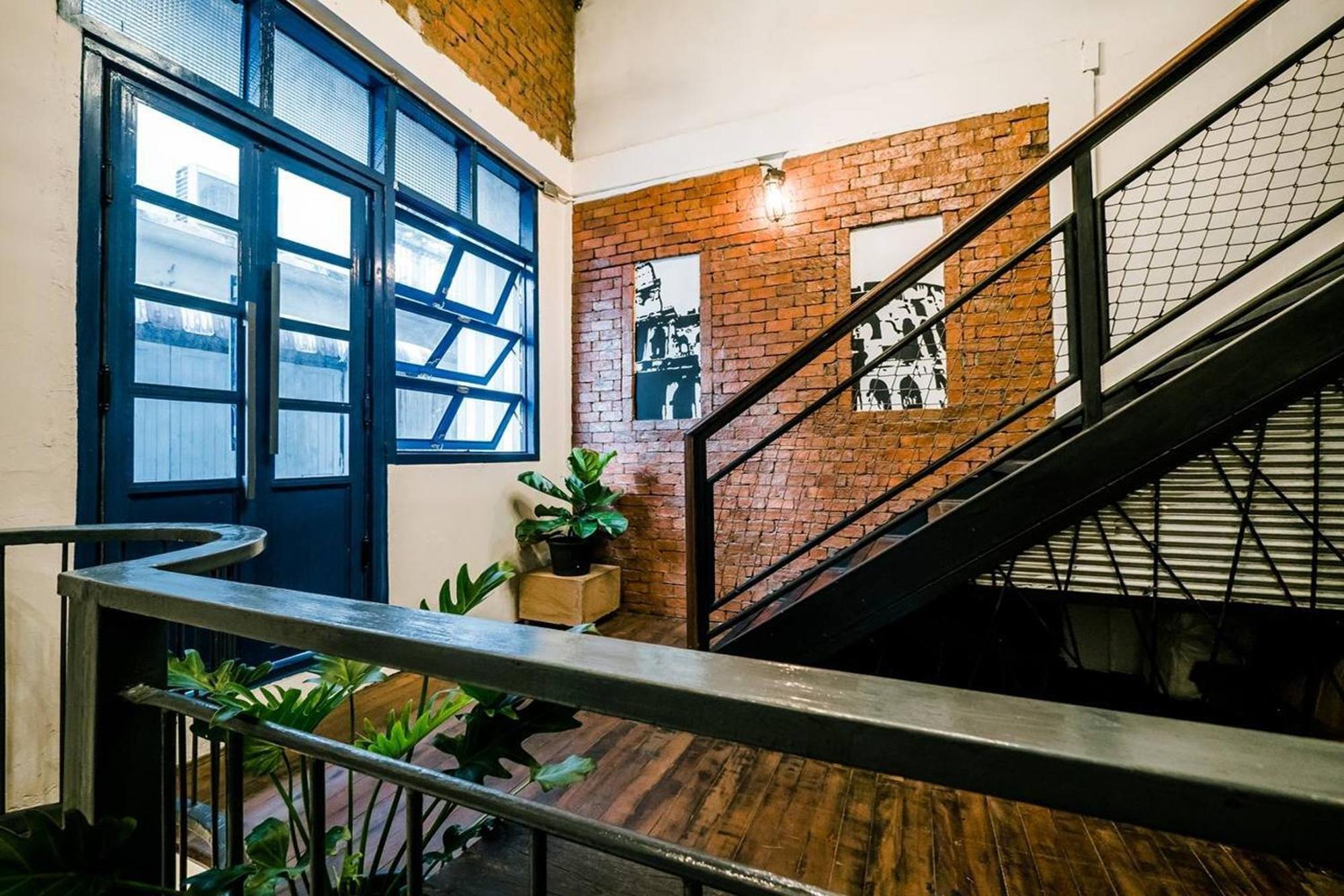 Zeds Hostel Банкок Екстериор снимка