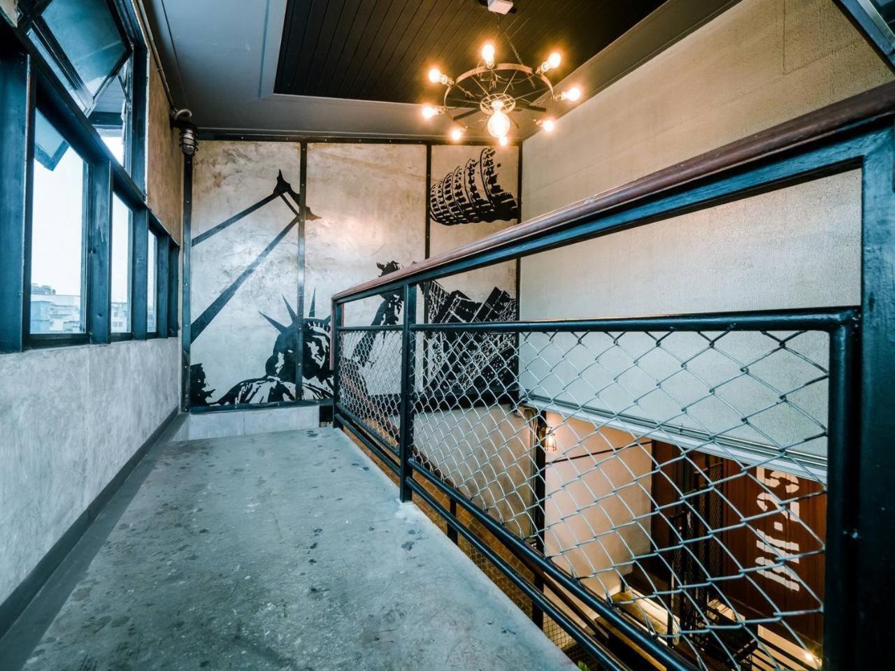 Zeds Hostel Банкок Екстериор снимка