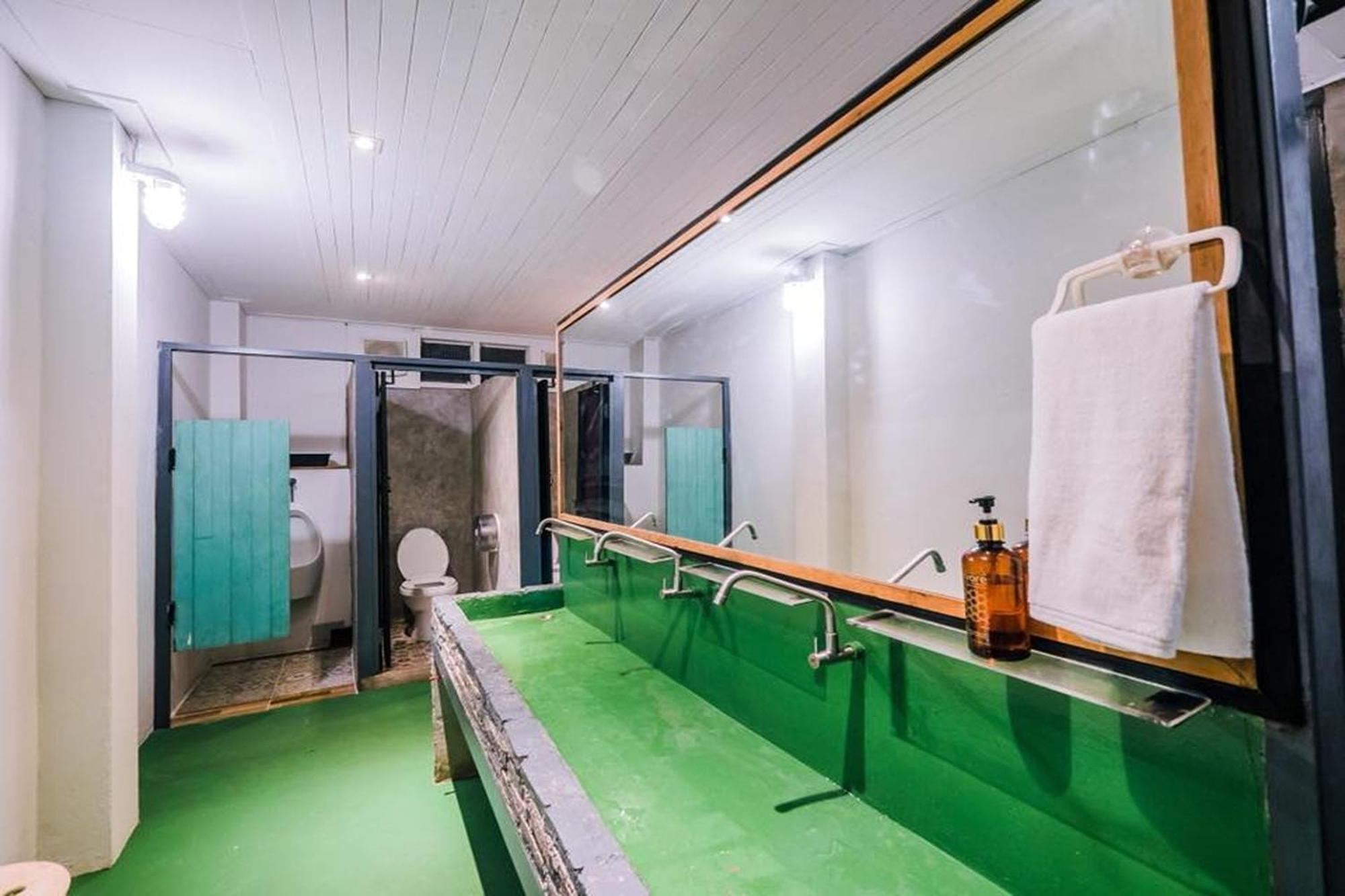 Zeds Hostel Банкок Екстериор снимка