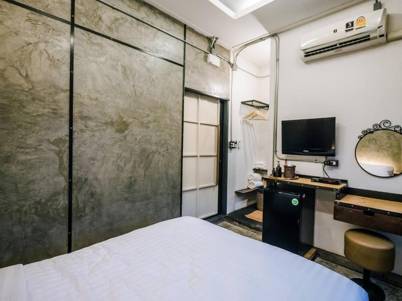 Zeds Hostel Банкок Екстериор снимка