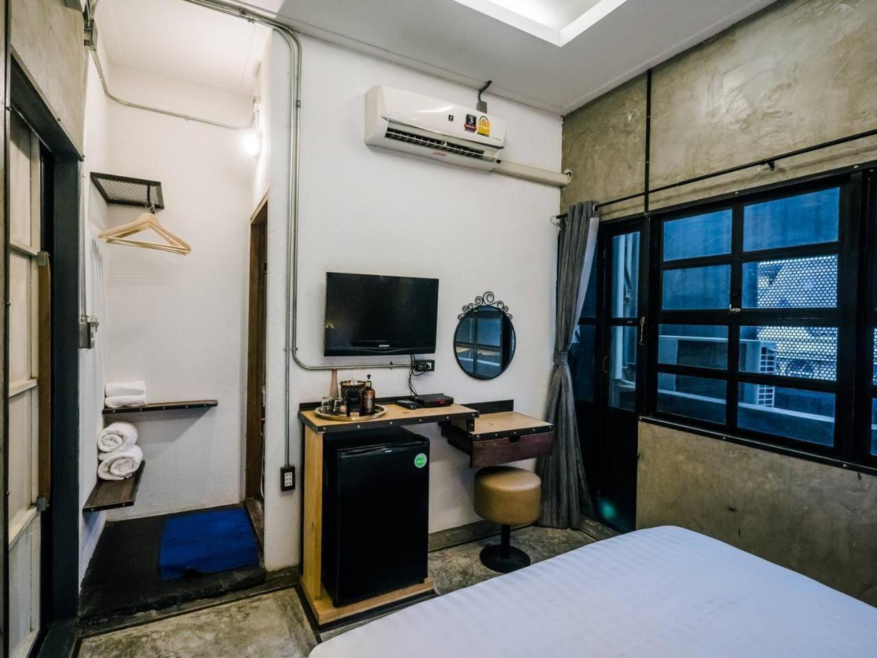 Zeds Hostel Банкок Екстериор снимка