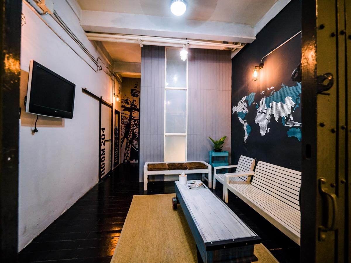 Zeds Hostel Банкок Екстериор снимка