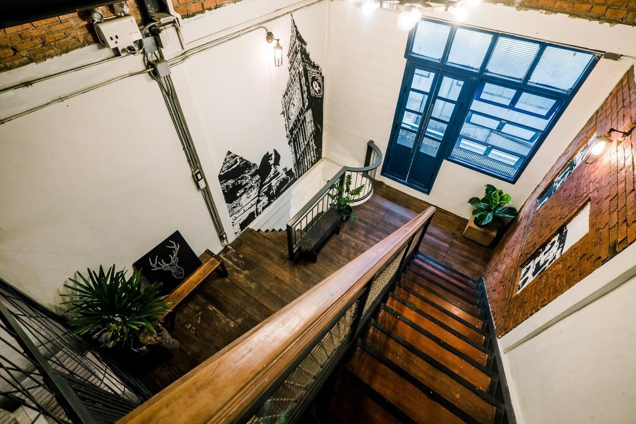 Zeds Hostel Банкок Екстериор снимка