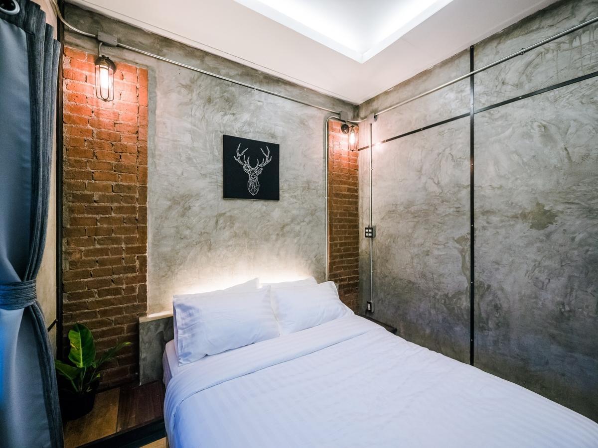 Zeds Hostel Банкок Екстериор снимка