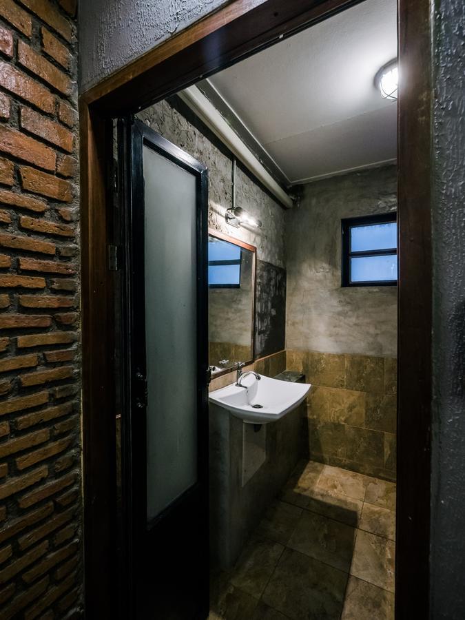 Zeds Hostel Банкок Екстериор снимка