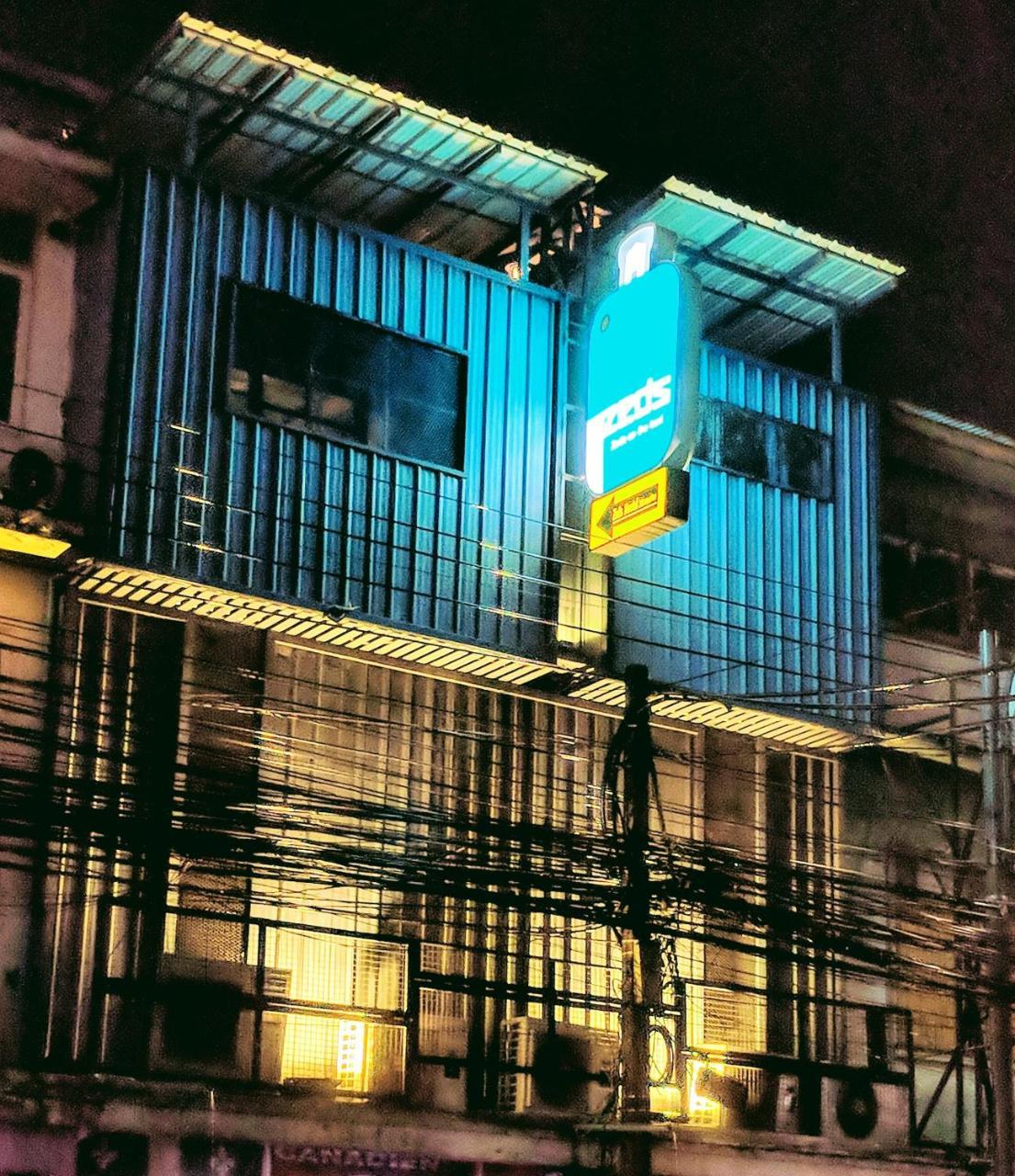 Zeds Hostel Банкок Екстериор снимка