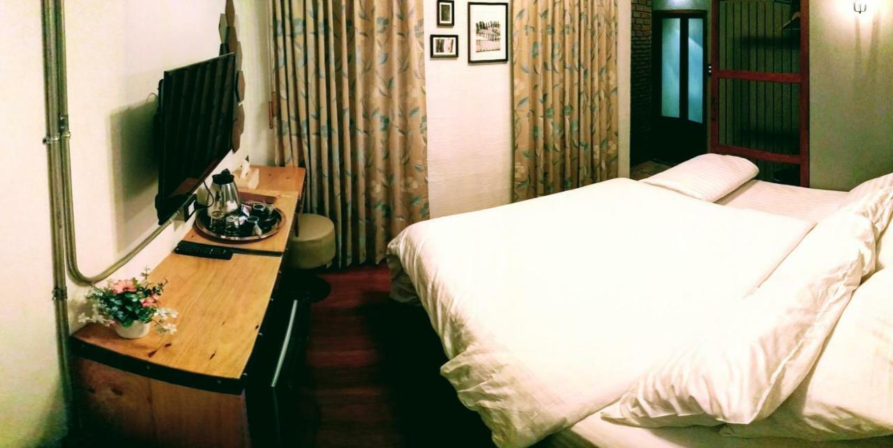 Zeds Hostel Банкок Екстериор снимка